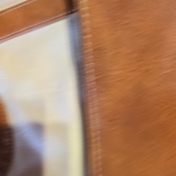 Chic Tan and Cream Tote Bag - Picture 4 of 8